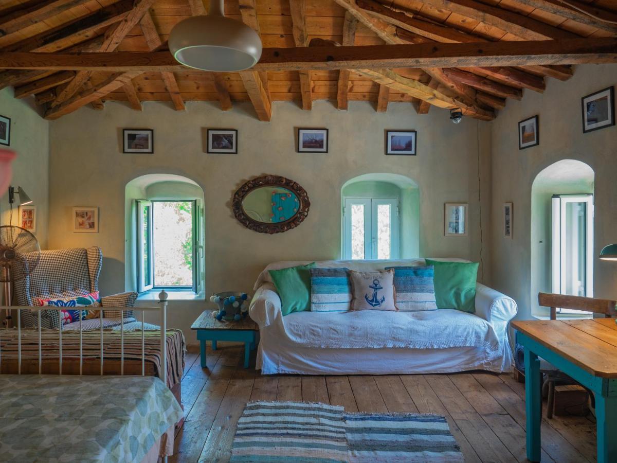 Vintage Stone-Built Country Cottage In Richea Kouloureika 外观 照片